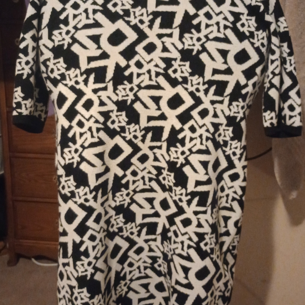 DKNY Monochrome Graphic Short Sleeve Tee